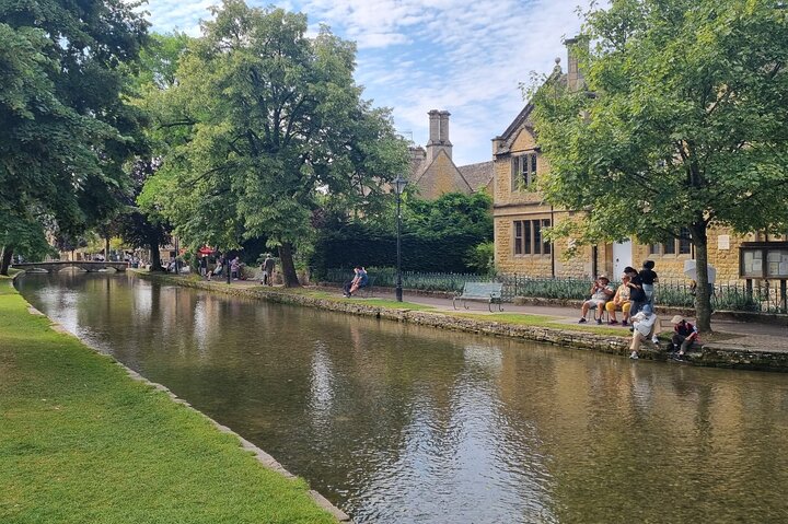 Stratford-upon-Avon to London: Scenic Transfer via The Cotswolds