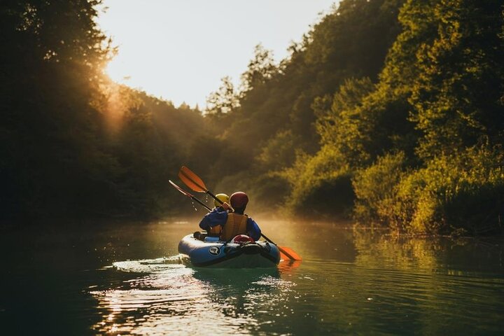 Kayaking Mreznica Waterfalls close to Plitvice Lakes