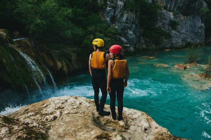 Kayaking Mreznica Waterfalls close to Plitvice Lakes
