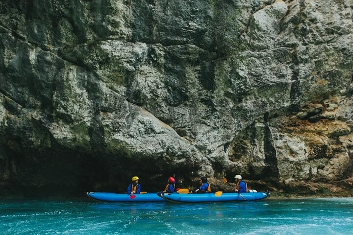 Kayaking Mreznica Waterfalls close to Plitvice Lakes