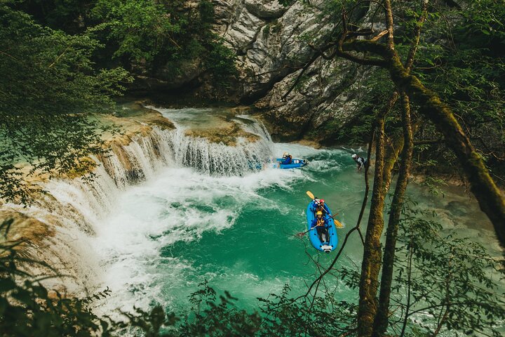 Kayaking Mreznica Waterfalls close to Plitvice Lakes
