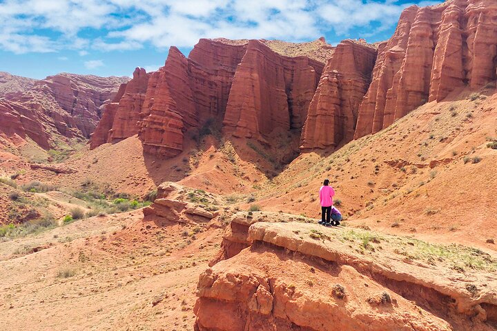 2-Day Issyk Kul Small Group Tour with Yurt Stay and Eagle Show