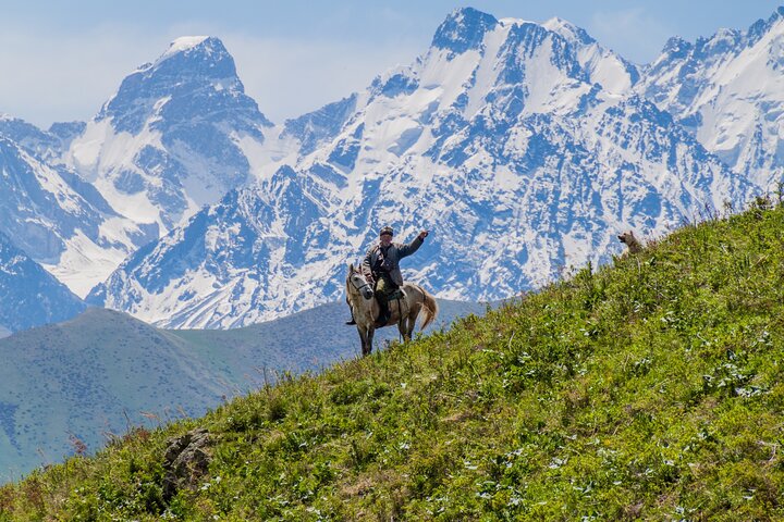 2-Day Small-Group Nomadic Adventure to Song Kul Lake