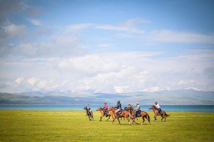 2-Day Small-Group Nomadic Adventure to Song Kul Lake