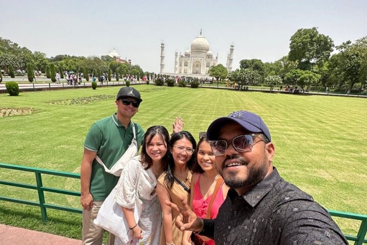 Private Sunrise Taj Mahal Tour from Delhi By Car -All inclusive