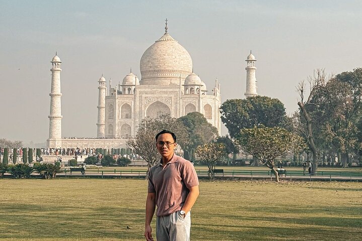 Private Sunrise Taj Mahal Tour from Delhi By Car -All inclusive