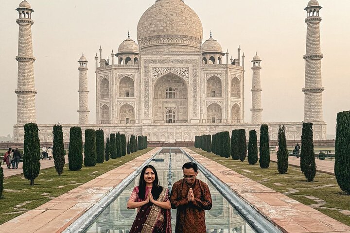 Private Sunrise Taj Mahal Tour from Delhi By Car -All inclusive