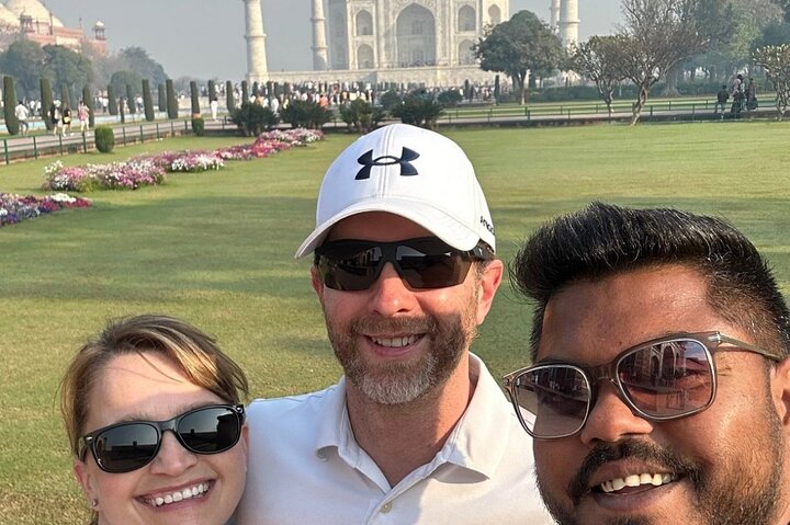 Private Sunrise Taj Mahal Tour from Delhi By Car -All inclusive