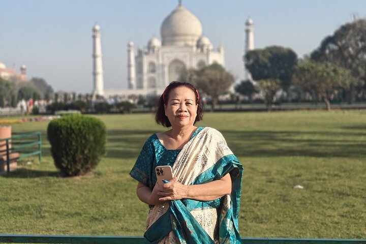 Private Sunrise Taj Mahal Tour from Delhi By Car -All inclusive