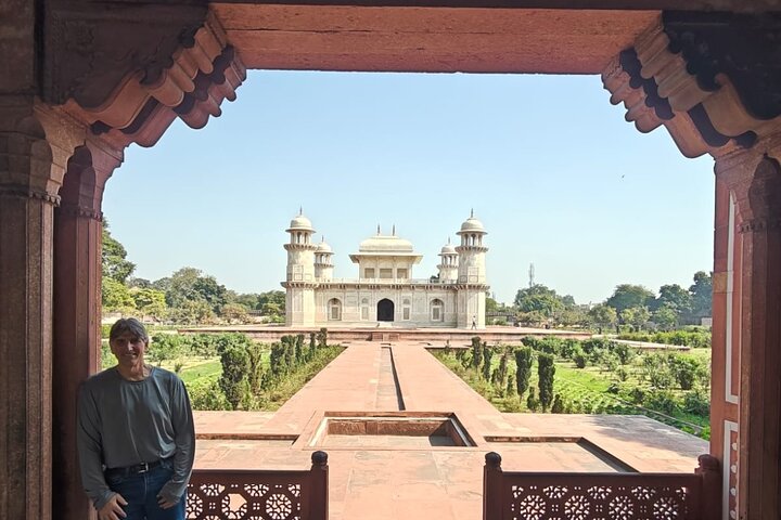 Private Sunrise Taj Mahal Tour from Delhi By Car -All inclusive