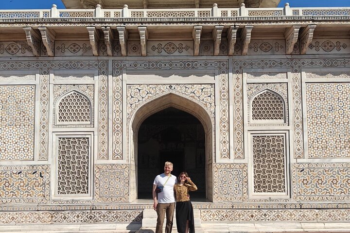 Private Sunrise Taj Mahal Tour from Delhi By Car -All inclusive