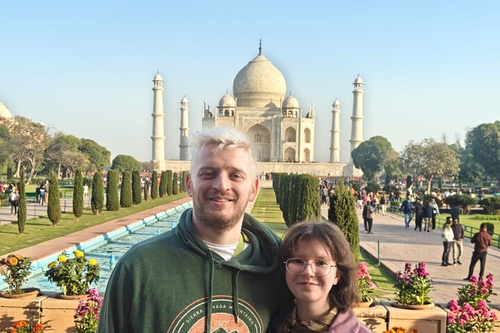Private Sunrise Taj Mahal Tour from Delhi By Car -All inclusive
