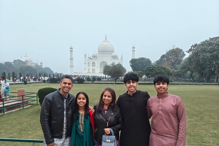 Private Sunrise Taj Mahal Tour from Delhi By Car -All inclusive
