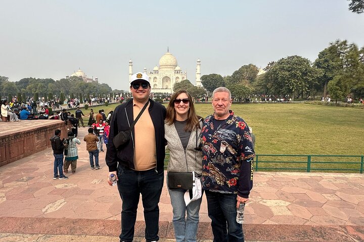 Private Sunrise Taj Mahal Tour from Delhi By Car -All inclusive