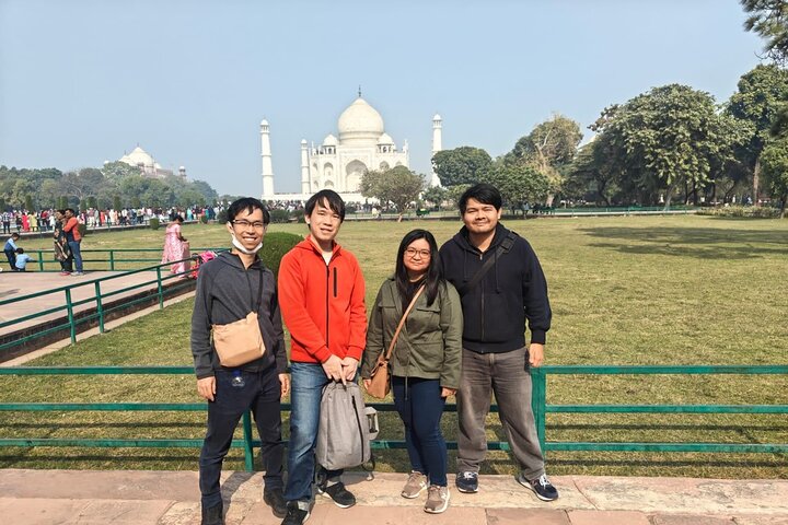 Private Sunrise Taj Mahal Tour from Delhi By Car -All inclusive