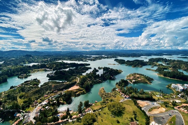 PREMIUM Guatapé Tour: Rock, Luxury boat ride, Meals & Llamas