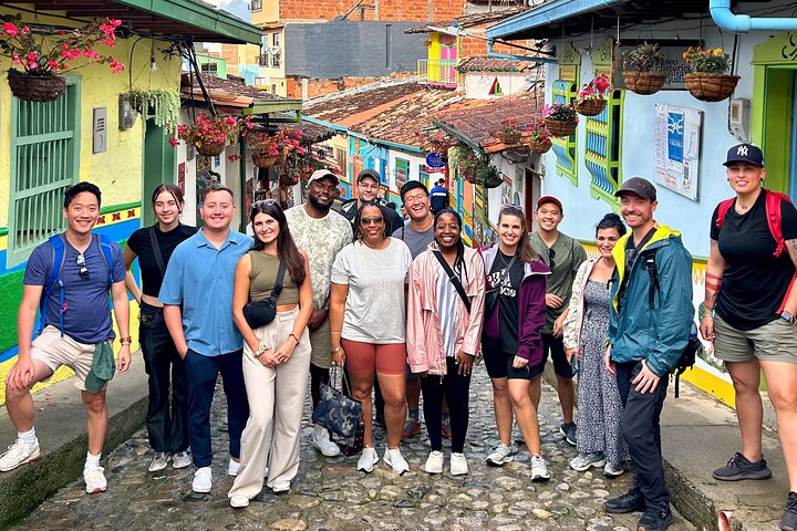 PREMIUM Guatapé Tour: Rock, Luxury boat ride, Meals & Llamas