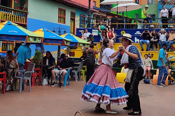 PREMIUM Guatapé Tour: Rock, Luxury boat ride, Meals & Llamas