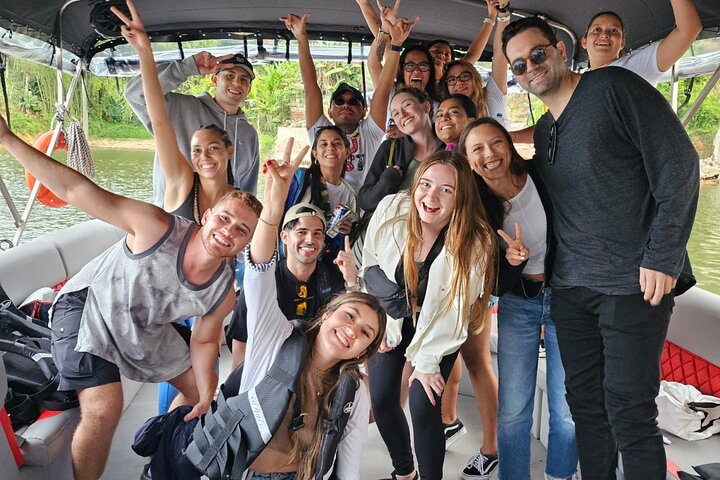 PREMIUM Guatapé Tour: Rock, Luxury boat ride, Meals & Llamas