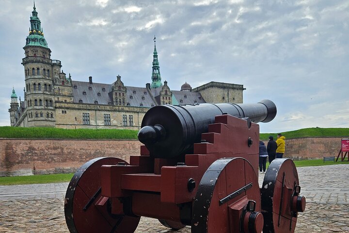 Full-Day; Castle, Palace, Cathedral & Viking ships Tour