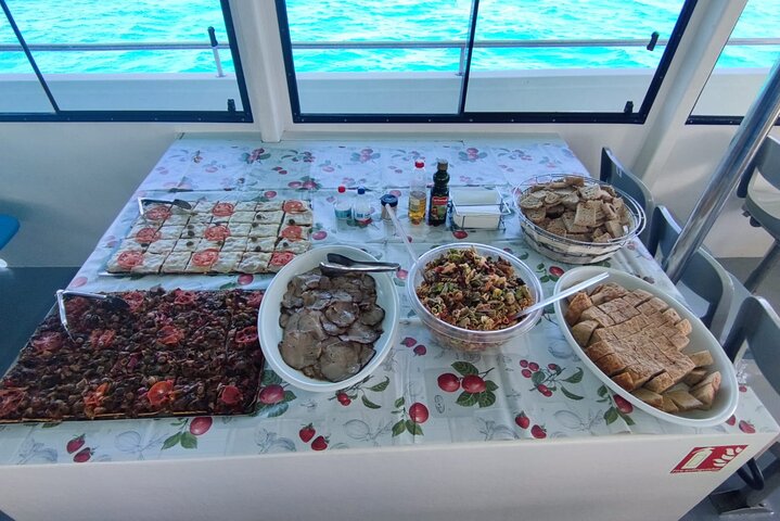 CRYSTAL WATERS SEA EXPERIENCE, from Figueretas