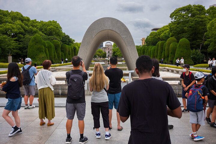 Hiroshima and Miyajima Day Trip with Itsukushima Shrine & Ferry