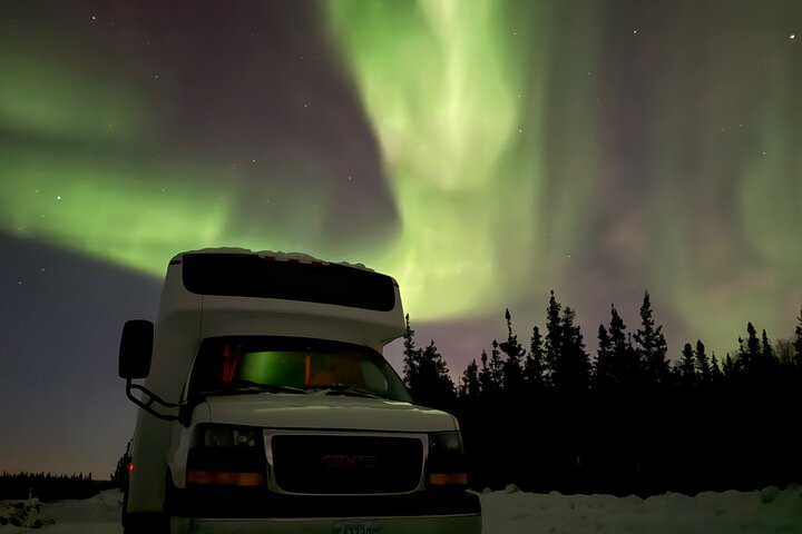Yellowknife Aurora Hunting Tours by Bus