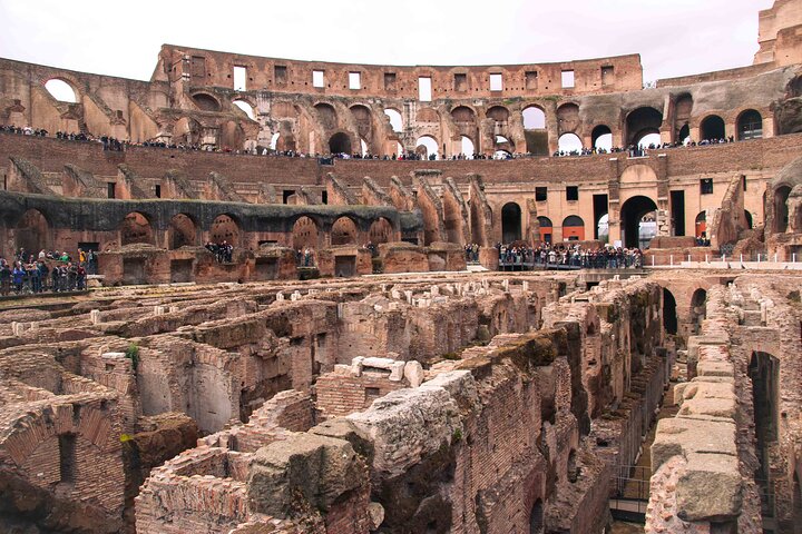 Rome: Colosseum, Forum, and Palatine Hill 3 hr Tour