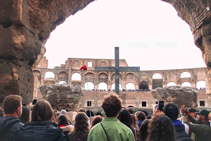 Rome: Colosseum, Forum, and Palatine Hill 3 hr Tour