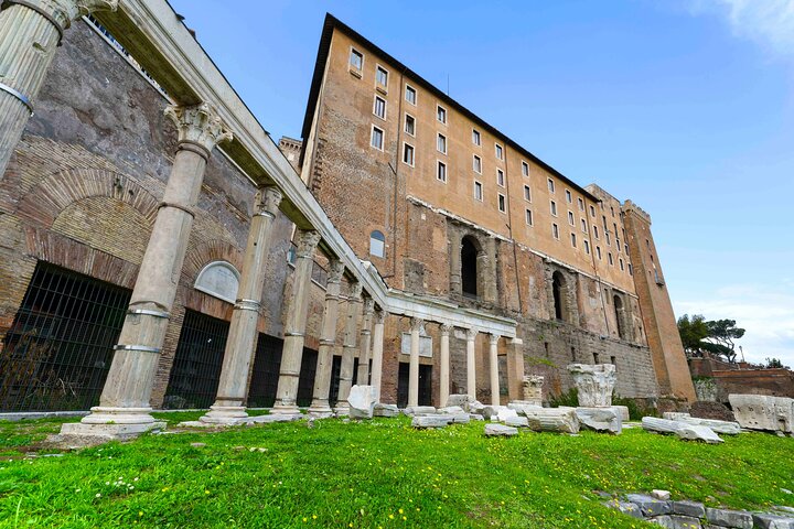 Rome: Colosseum, Forum, and Palatine Hill 3 hr Tour
