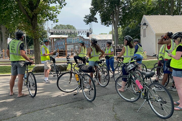 Islands & Harbor Bike Tour-Sightseeing + Exploring Must-See Sites