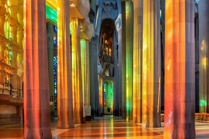 Sagrada Familia: The Golden Hour with Skip the line Tickets