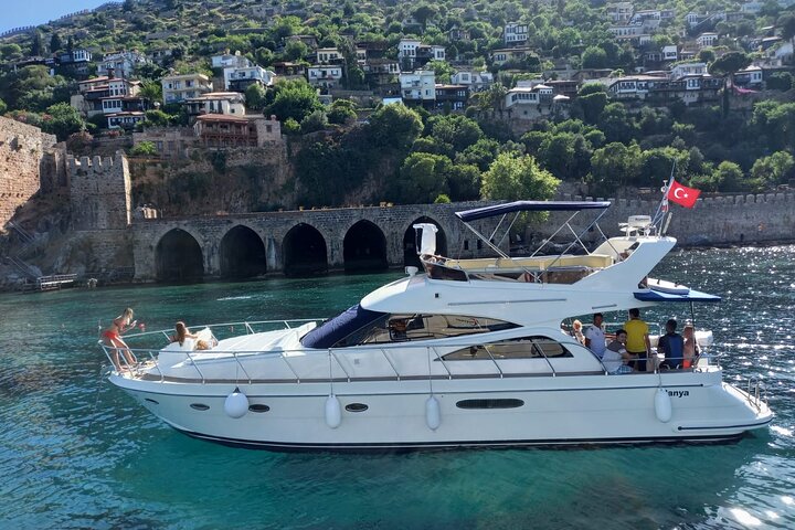 Private Luxury Yacht Tour in Alanya