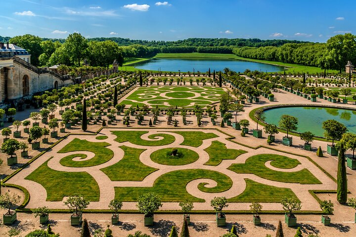 Palace of Versailles Tour with Garden Access
