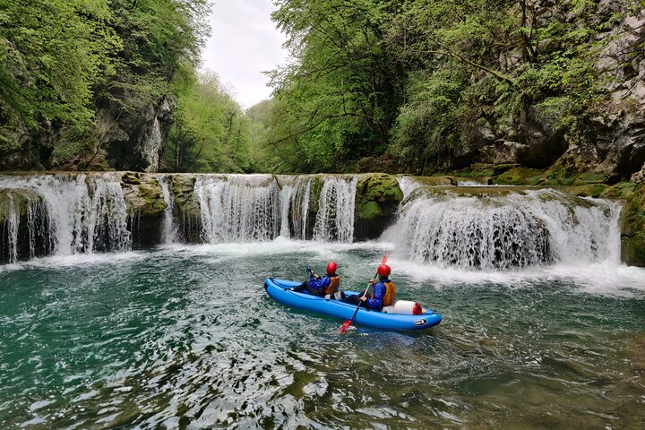 Kayaking Mreznica Waterfalls close to Plitvice Lakes
