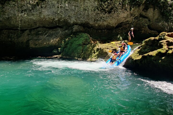 Kayaking Mreznica Waterfalls close to Plitvice Lakes
