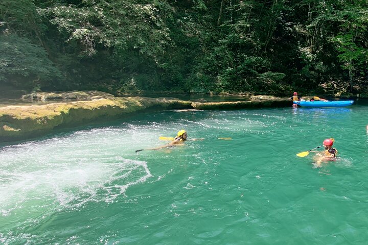 Kayaking Mreznica Waterfalls close to Plitvice Lakes