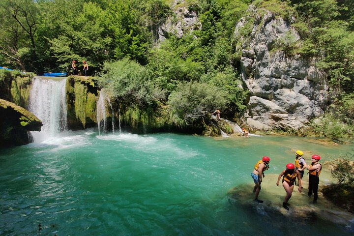 Kayaking Mreznica Waterfalls close to Plitvice Lakes