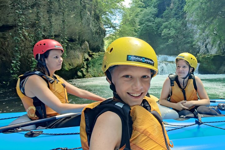 Kayaking Mreznica Waterfalls close to Plitvice Lakes