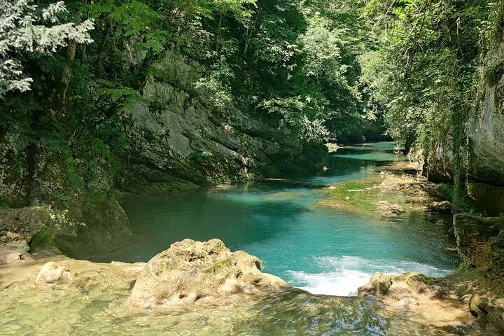 Kayaking Mreznica Waterfalls close to Plitvice Lakes