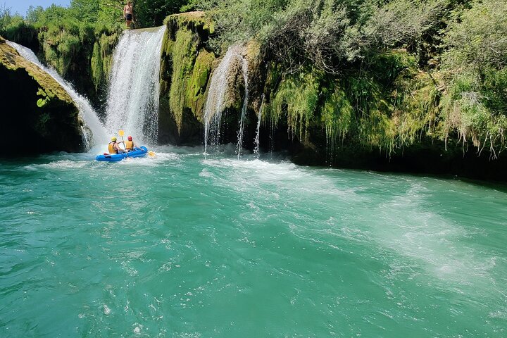 Kayaking Mreznica Waterfalls close to Plitvice Lakes