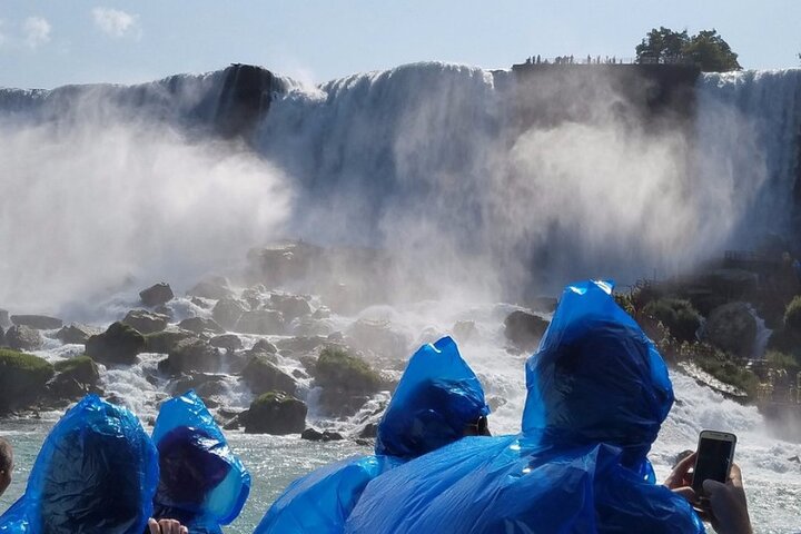 American Side Express Tour With Maid of the Mist Boat Ride & Cave