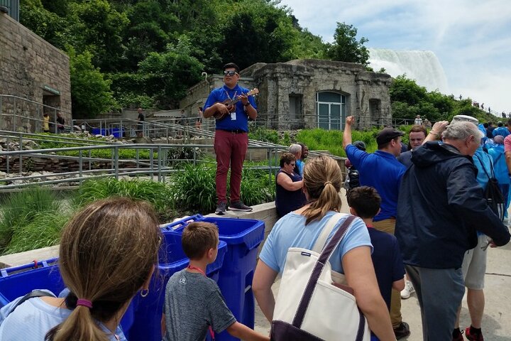 American Side Express Tour With Maid of the Mist Boat Ride & Cave