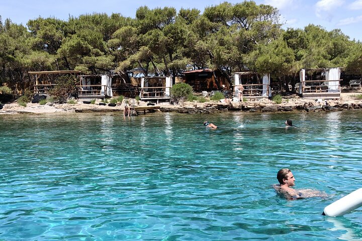 Makarska 3-Island Speedboat Tour: Blue Cave on Hvar & Blue Lagoon