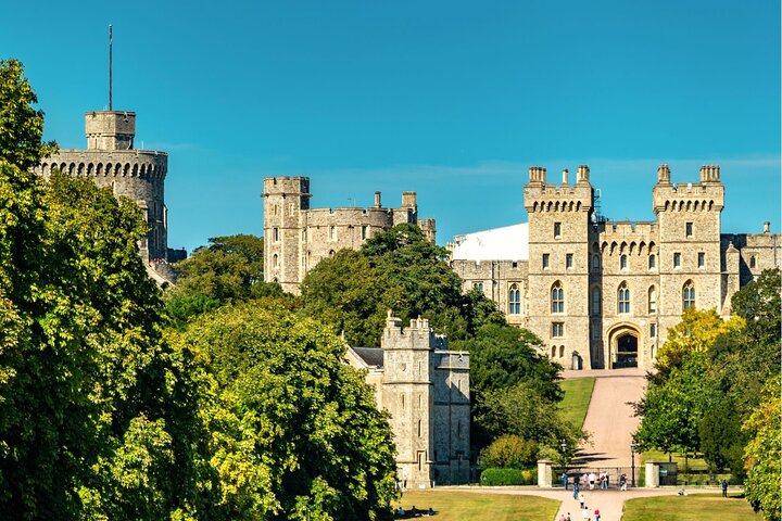 Windsor Castle, Stonehenge & Bath Day Trip by Bus from London