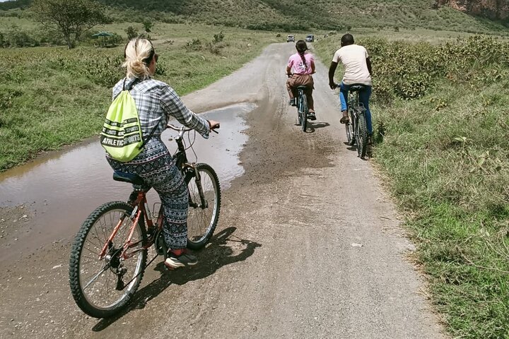 Day Trip to Hell's Gate and Lake Naivasha Boat Ride from Nairobi