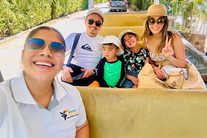 Roatán West Bay Beach Club with Private Driver