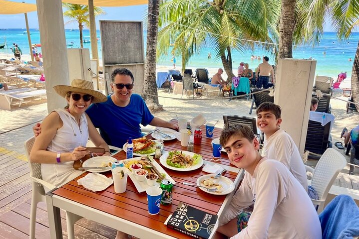 Roatán West Bay Beach Club with Private Driver