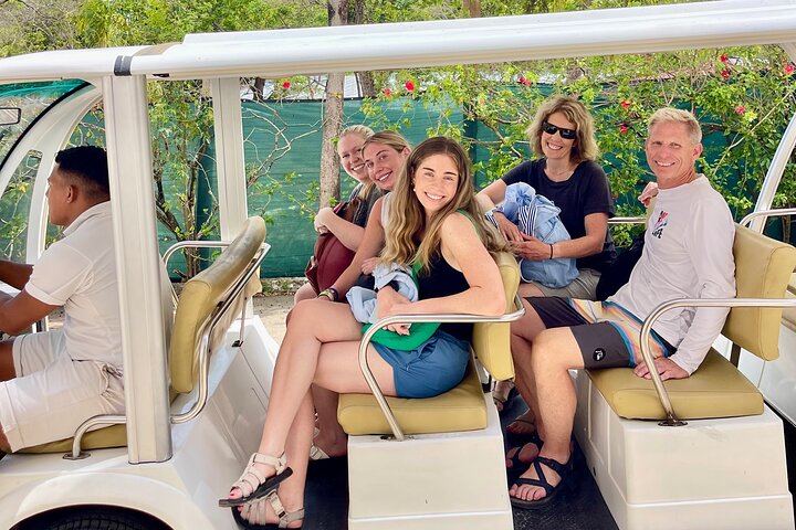 Roatán West Bay Beach Club with Private Driver