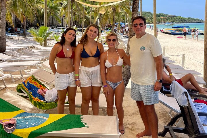 Roatán West Bay Beach Club with Private Driver
